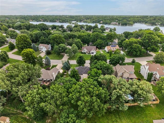 7608 NW Roberts Road, Weatherby Lake, MO 64152