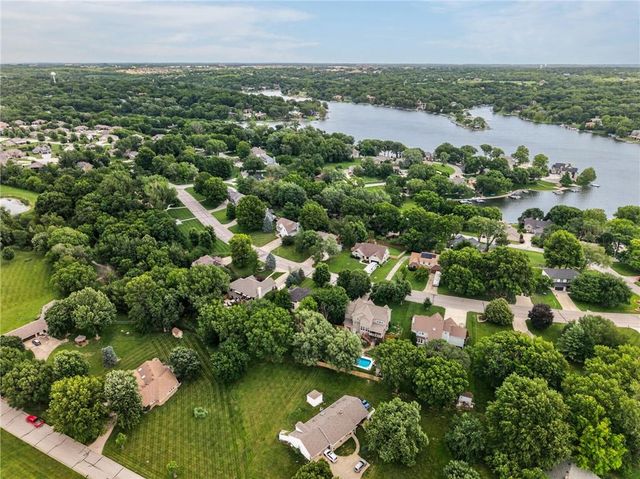 7608 NW Roberts Road, Weatherby Lake, MO 64152