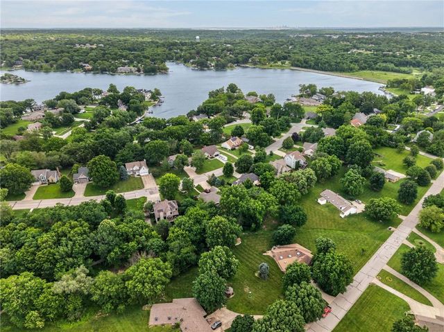 7608 NW Roberts Road, Weatherby Lake, MO 64152