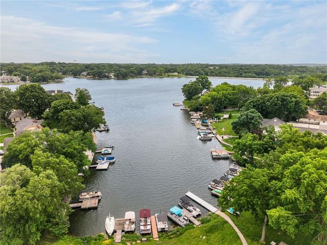 7608 NW Roberts Road, Weatherby Lake, MO 64152