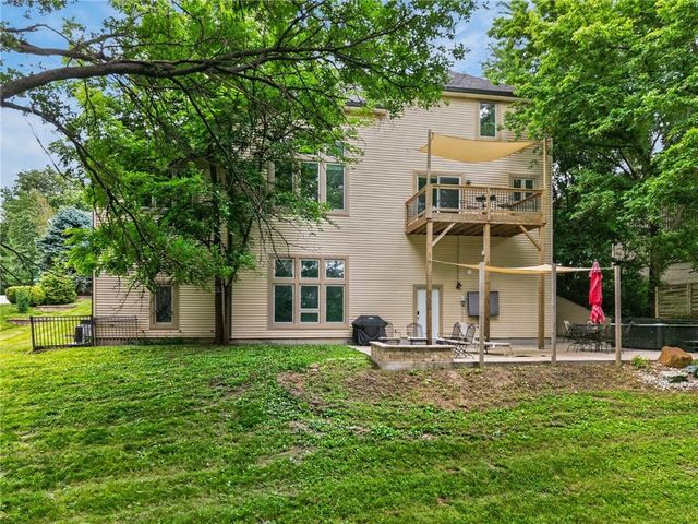 7608 NW Roberts Road, Weatherby Lake, MO 64152