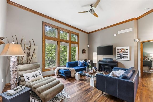 7608 NW Roberts Road, Weatherby Lake, MO 64152