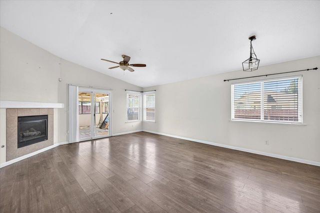 2437 N Tracy Avenue, Fresno, CA 93722