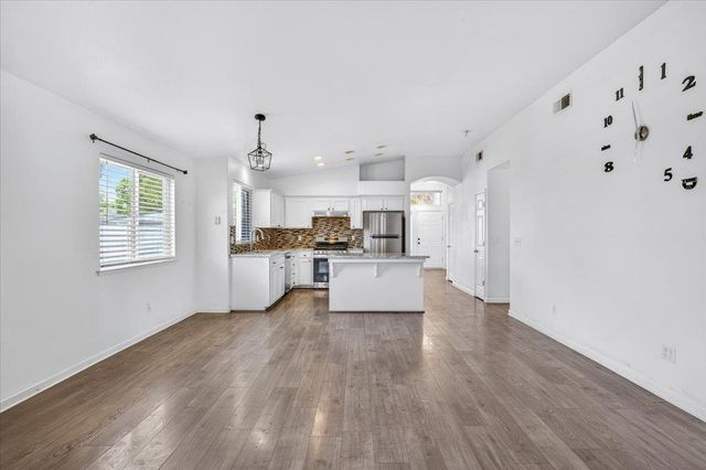 2437 N Tracy Avenue, Fresno, CA 93722