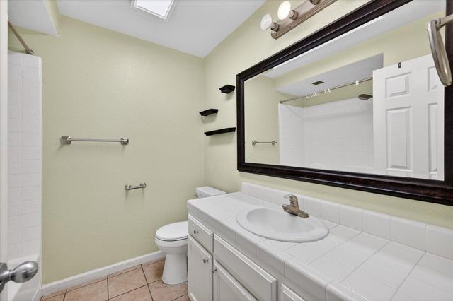 2437 N Tracy Avenue, Fresno, CA 93722
