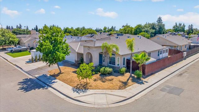 2437 N Tracy Avenue, Fresno, CA 93722