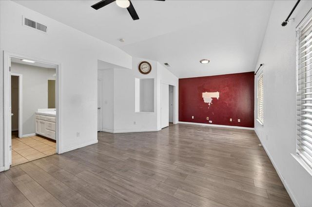 2437 N Tracy Avenue, Fresno, CA 93722