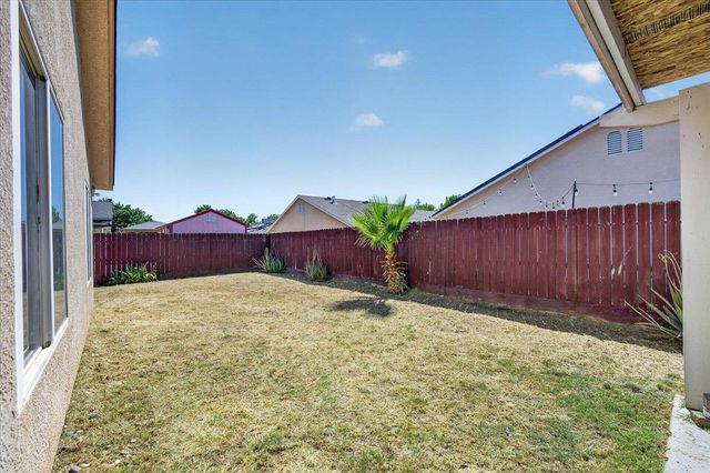 2437 N Tracy Avenue, Fresno, CA 93722