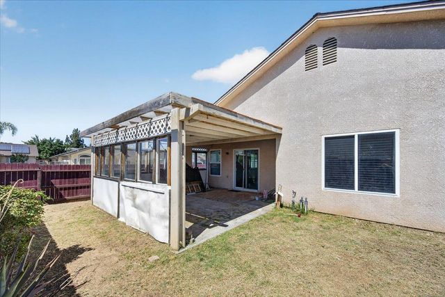 2437 N Tracy Avenue, Fresno, CA 93722