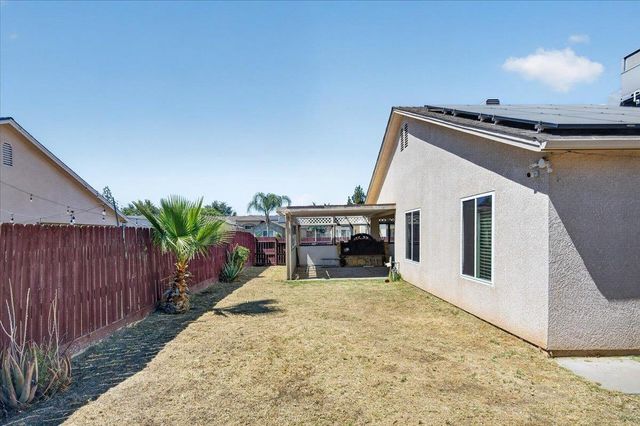 2437 N Tracy Avenue, Fresno, CA 93722