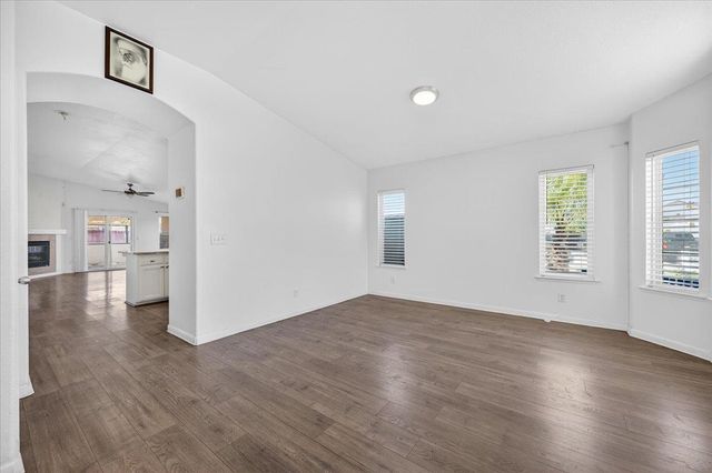 2437 N Tracy Avenue, Fresno, CA 93722
