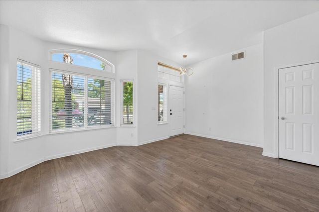 2437 N Tracy Avenue, Fresno, CA 93722