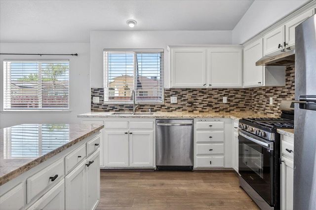 2437 N Tracy Avenue, Fresno, CA 93722