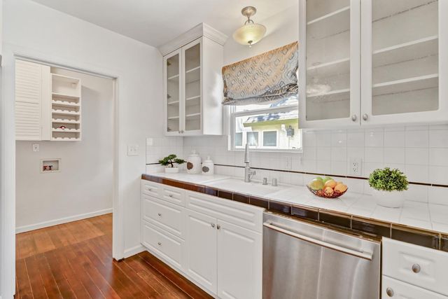 1864 46th St, Sacramento, CA 95819