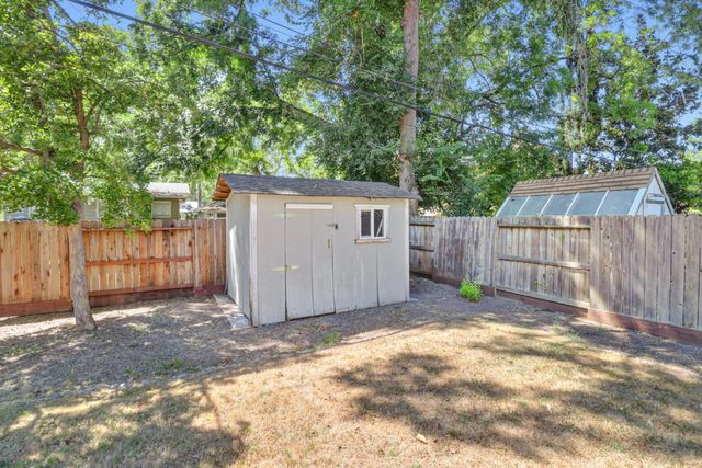 1864 46th St, Sacramento, CA 95819
