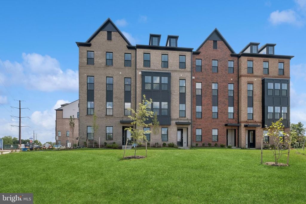 4813 BAUHAUS SQ #LOT 113, Chantilly, VA 20151
