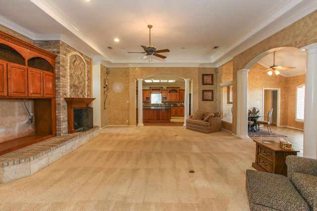 2507 S McGregor St, Coahoma, TX 79511