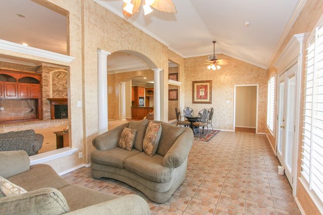 2507 S McGregor St, Coahoma, TX 79511