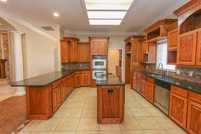 2507 S McGregor St, Coahoma, TX 79511