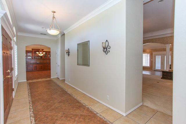 2507 S McGregor St, Coahoma, TX 79511