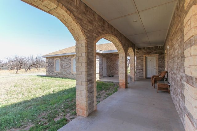 2507 S McGregor St, Coahoma, TX 79511