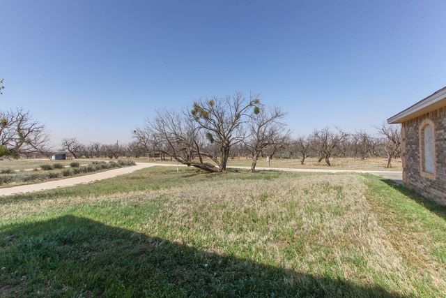 2507 S McGregor St, Coahoma, TX 79511