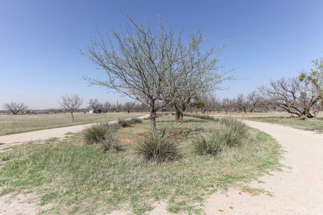 2507 S McGregor St, Coahoma, TX 79511