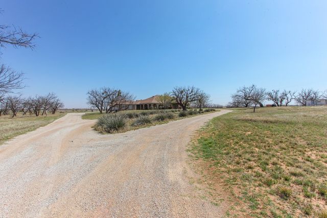 2507 S McGregor St, Coahoma, TX 79511