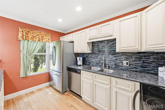 689 Sugar Trail Court 1, St Peters, MO 63376
