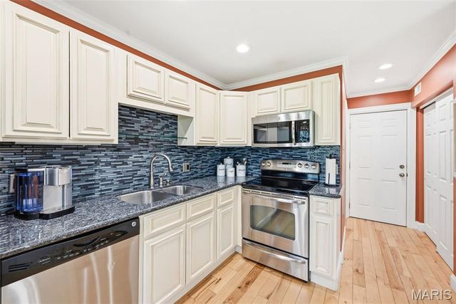 689 Sugar Trail Court 1, St Peters, MO 63376