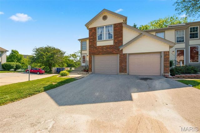 689 Sugar Trail Court 1, St Peters, MO 63376