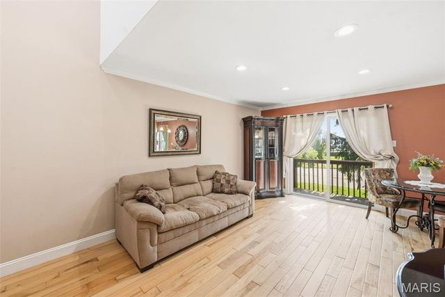 689 Sugar Trail Court 1, St Peters, MO 63376