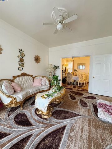 4592-4594 Mission St, San Francisco, CA 94112