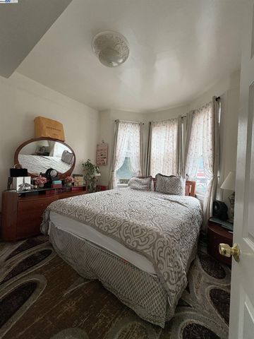 4592-4594 Mission St, San Francisco, CA 94112