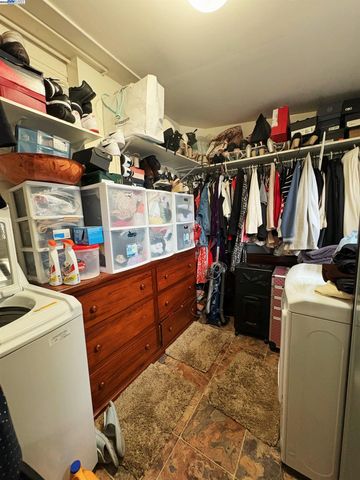 4592-4594 Mission St, San Francisco, CA 94112