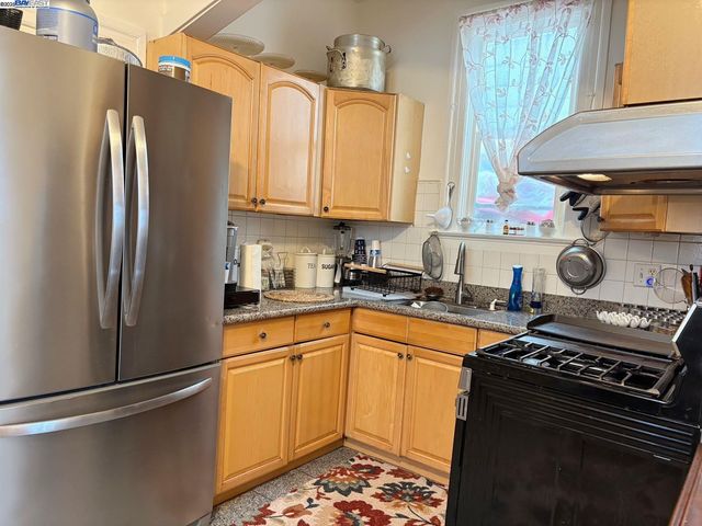 4592-4594 Mission St, San Francisco, CA 94112