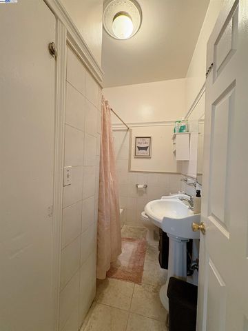 4592-4594 Mission St, San Francisco, CA 94112