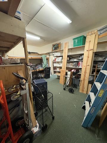 4592-4594 Mission St, San Francisco, CA 94112