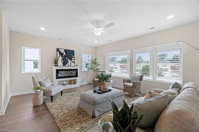 702 Fishermans RD, Norfolk, VA 23503