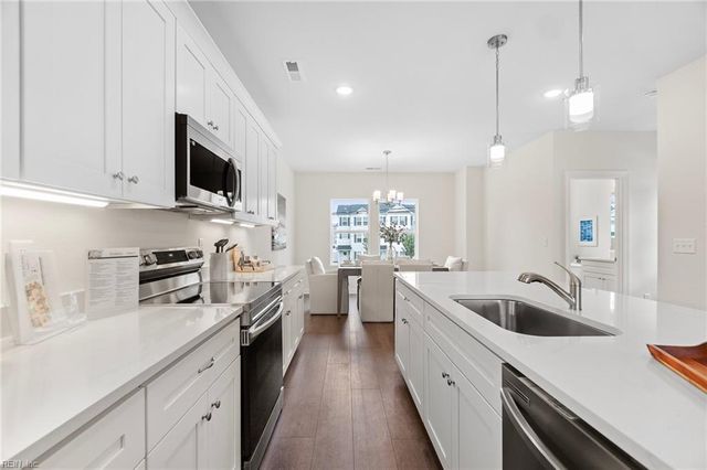 702 Fishermans RD, Norfolk, VA 23503