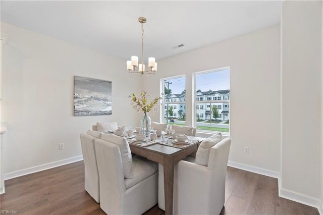 702 Fishermans RD, Norfolk, VA 23503