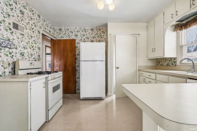 507 Parkovash Avenue, South Bend, IN 46617