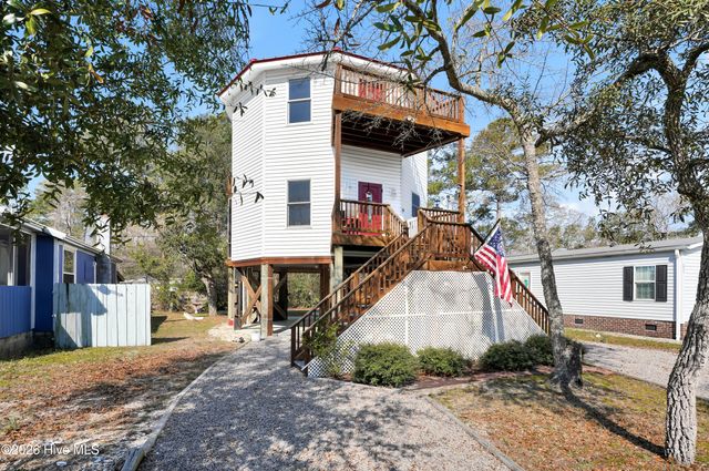 233 NE 75th Street, Oak Island, NC 28465