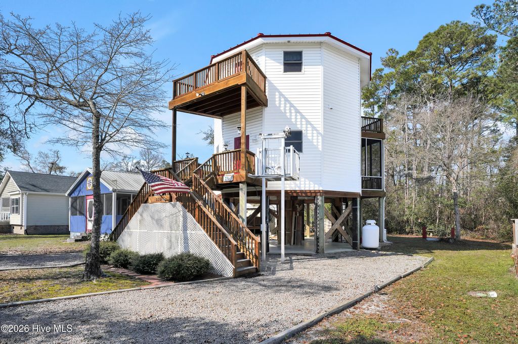 233 NE 75th Street, Oak Island, NC 28465
