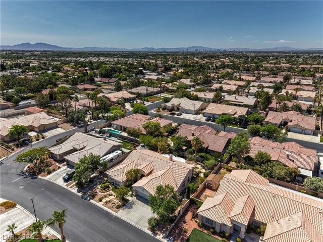 7411 Bridlehorne Avenue, Las Vegas, NV 89131