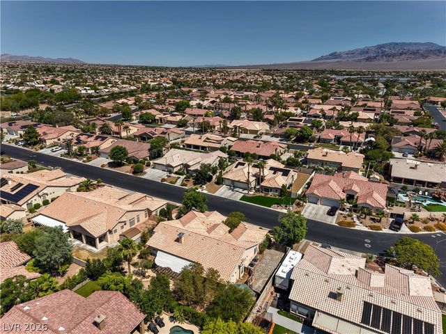 7411 Bridlehorne Avenue, Las Vegas, NV 89131