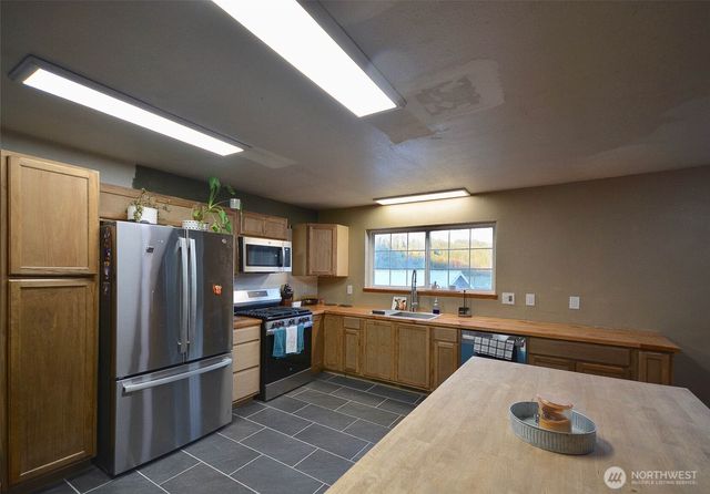 210 Brooklyn Road, Oakville, WA 98568