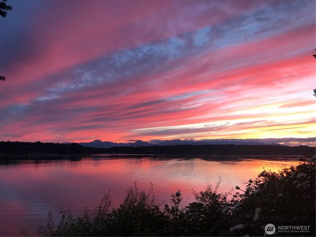9549 Olympus Beach Road NE, Bainbridge Island, WA 98110