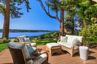 9549 Olympus Beach Road NE, Bainbridge Island, WA 98110