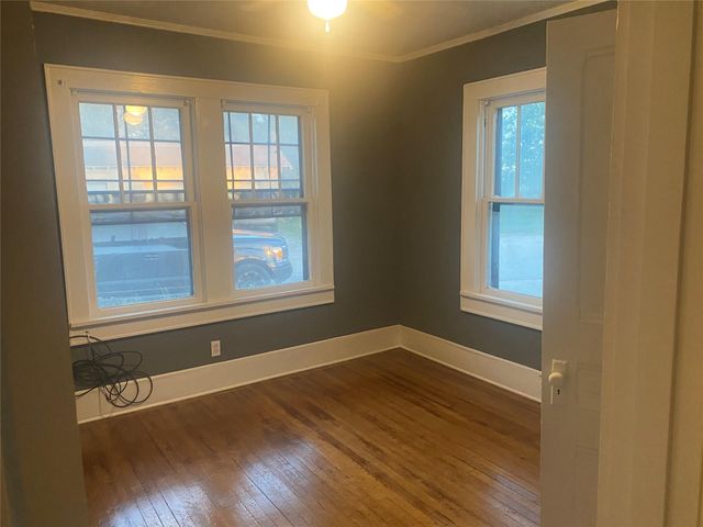 602 E Wise Street, Bowie, TX 76230